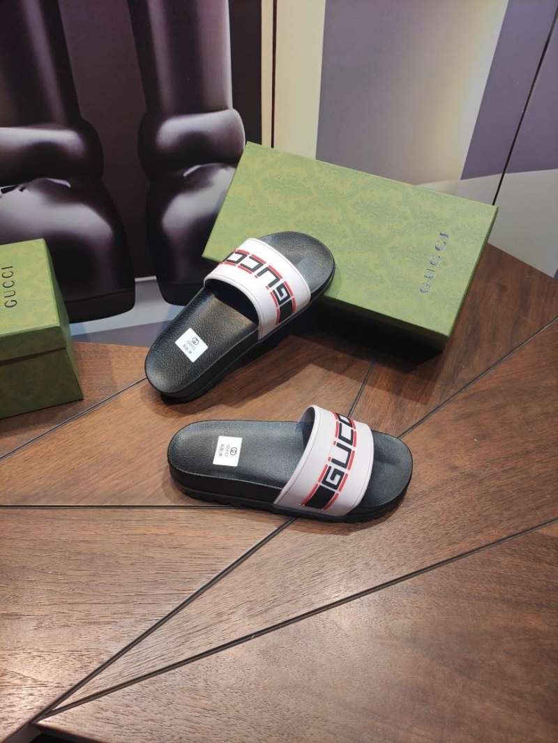 G*u*i slippers